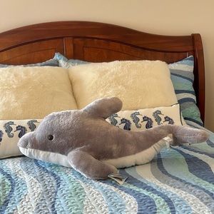 New 30” Gray Dolphin reminds me of Winter the dolphin. Makes a great gift!🐬